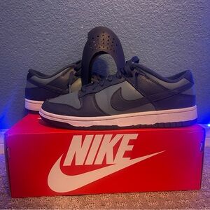 Very good condition size 9 navy dunks with crease protectors